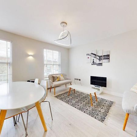 Stylish 2Bed2Bath Flat 4Min From Tube Station Βίλα Λονδίνο Εξωτερικό φωτογραφία
