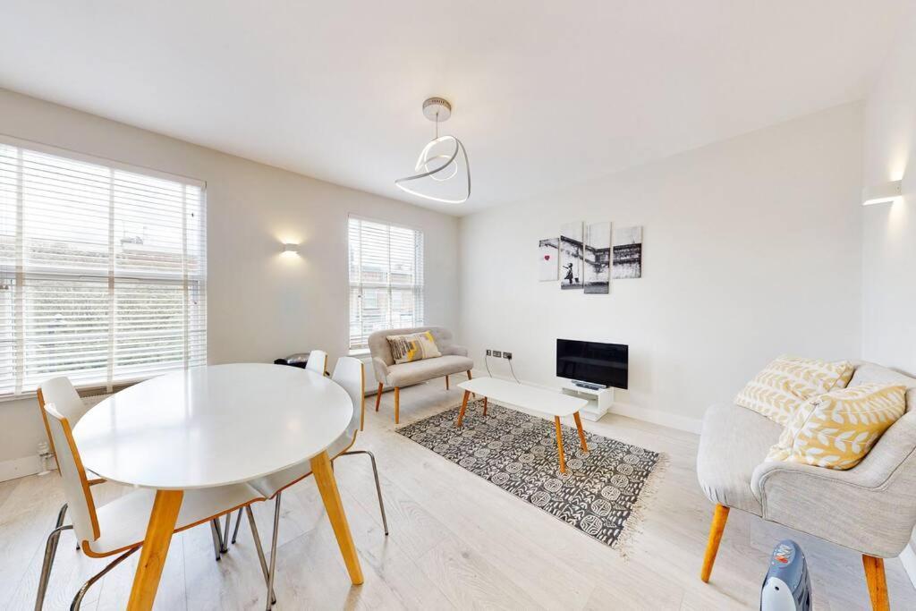 Stylish 2Bed2Bath Flat 4Min From Tube Station Βίλα Λονδίνο Εξωτερικό φωτογραφία