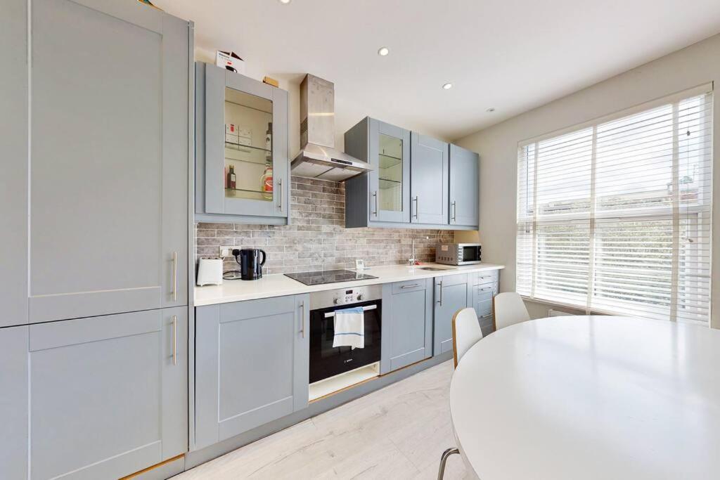Stylish 2Bed2Bath Flat 4Min From Tube Station Βίλα Λονδίνο Εξωτερικό φωτογραφία